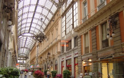 Aperitivi e dj set per la movida genovese a Galleria Mazzini