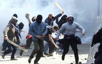 A viso coperto: il poliziotto-scrittore racconta ultrà e “celerini”