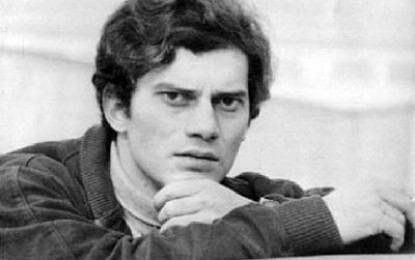 Luigi Tenco, attore: alla scoperta di “La Cuccagna” e dell’illusione del boom economico in Italia