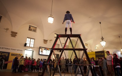 Festeatro di strada: circo, bolle magiche e teatro di strada a Villa Bombrini