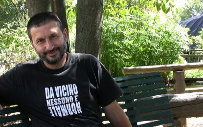 Vivere altrimenti: un documentario sulla società che cambia