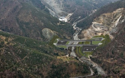 Valvarenna: ex cava trasformata in discarica, pericolo per il torrente