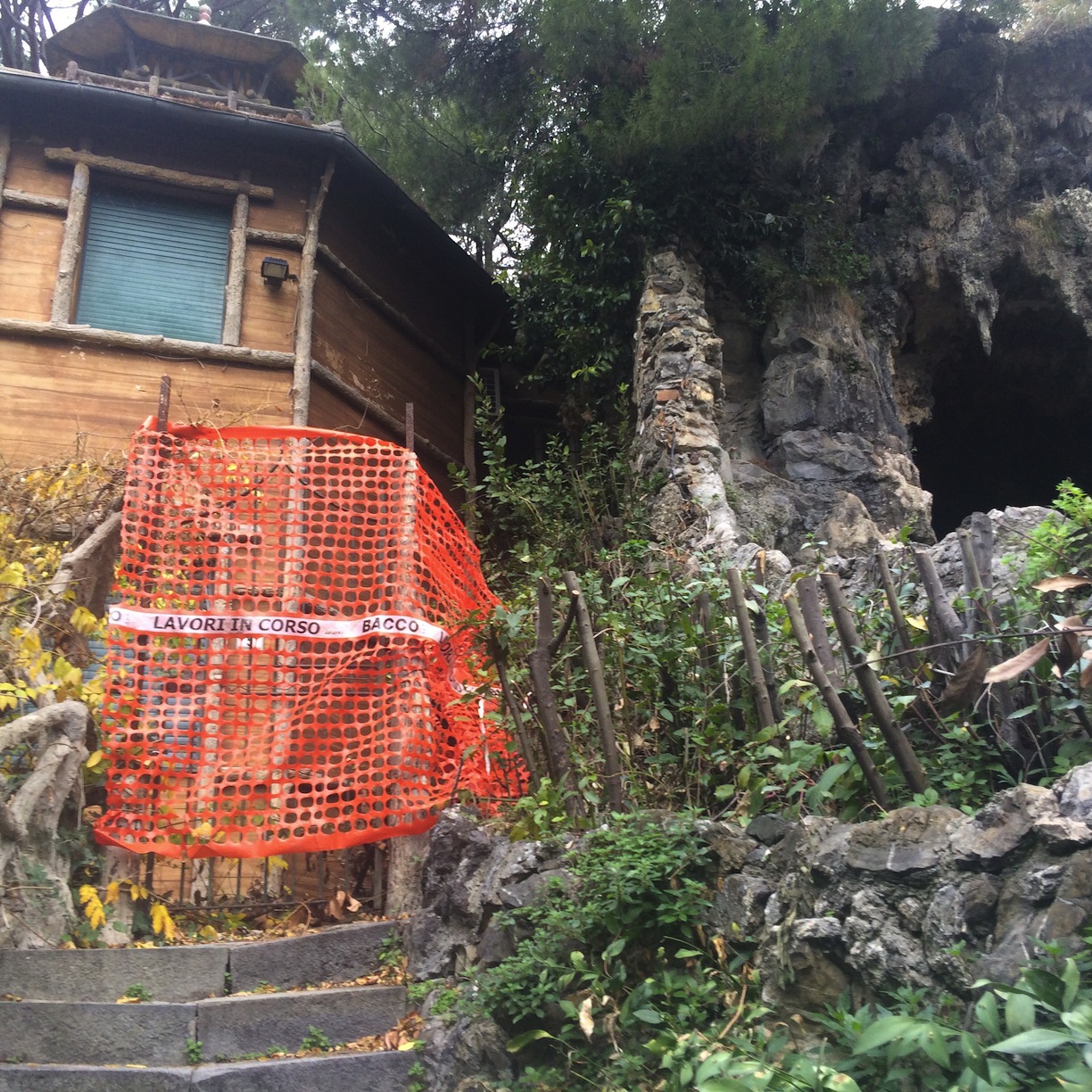 Villetta di Negro, tra eterni lavori in corso ed un’eccellenza che non c’è più. L’abbandono del polmone verde della città