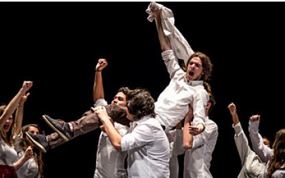 “La terza onda”. Spettacolo teatrale liberamente ispirato a “L’Onda” di Todd Strasser